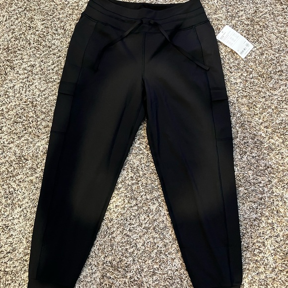 Athleta NWT Women's Rainier Jogger Size Small Color Black - Picture 1 of 7